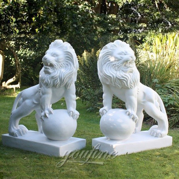 Western lion statue for garden