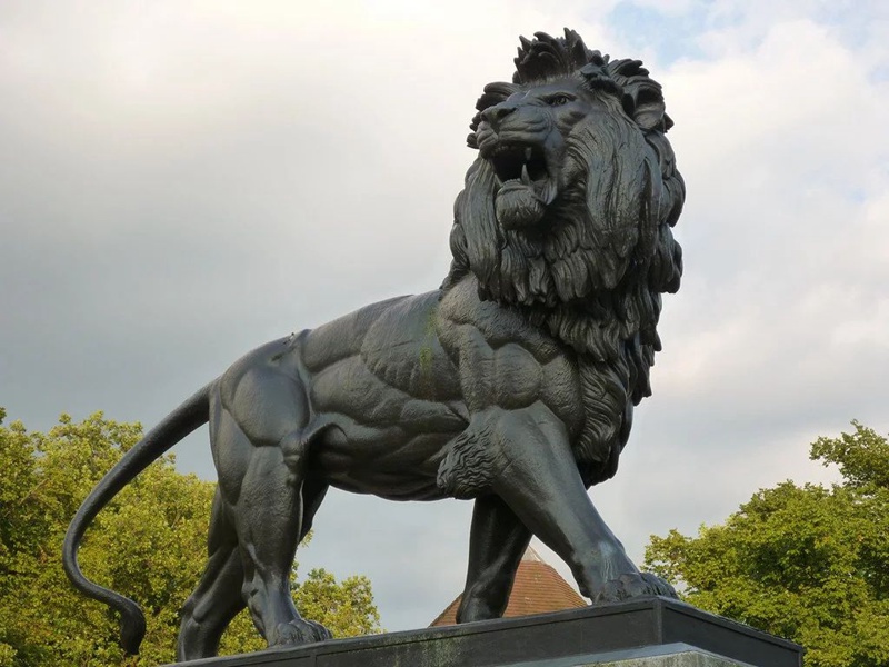 Bronze Lion Sculpture Introduction